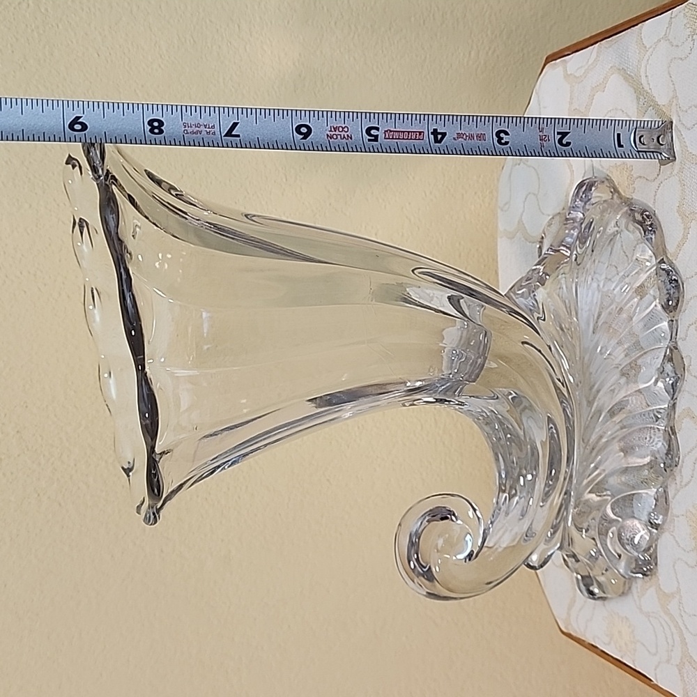 Elegant Vintage Clear Glass Cornucopia Vase - Picture 6 of 6